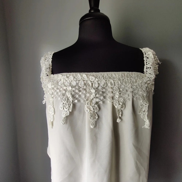 Tobi Crochet Off the Shoulder Top - Picture 4 of 5